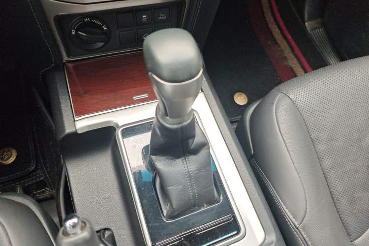 Used Toyota Prado 2019 3.5L Automatic TX-L Deluxe Edition with Rear-Mounted Spare Tire Gear Lever
