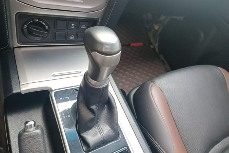 Used Toyota Prado 2019 3.5L Automatic TX-L Deluxe Edition with Rear-Mounted Spare Tire Gear Lever