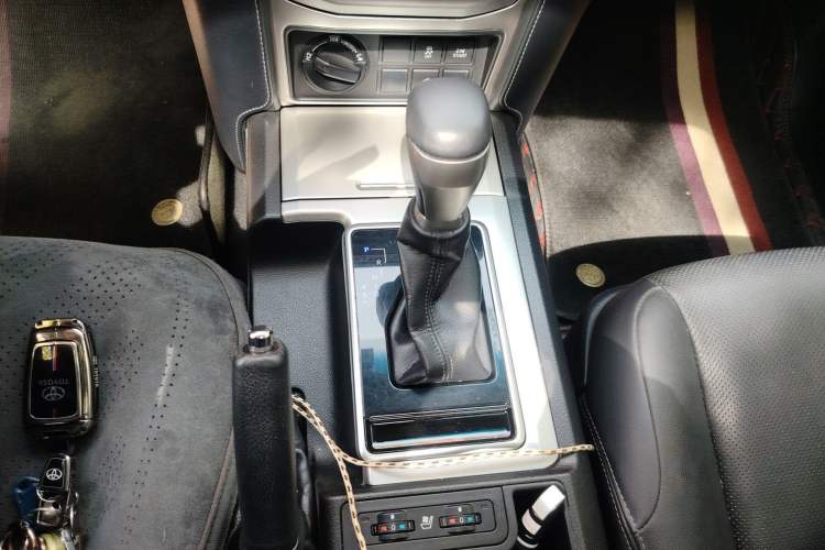 Used Toyota Prado 2019 3.5L Automatic TX-L Deluxe Edition with Rear-Mounted Spare Tire Gear Lever