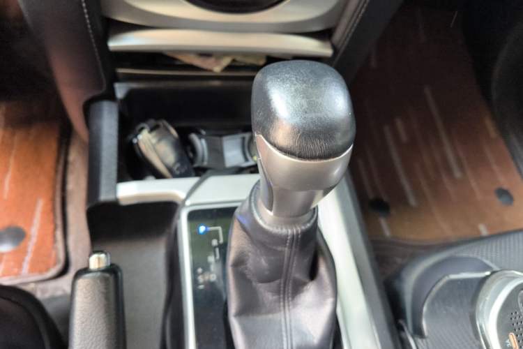 Used Toyota Prado 2019 3.5L Automatic TX-L Deluxe Edition with Rear-Mounted Spare Tire Gear Lever
