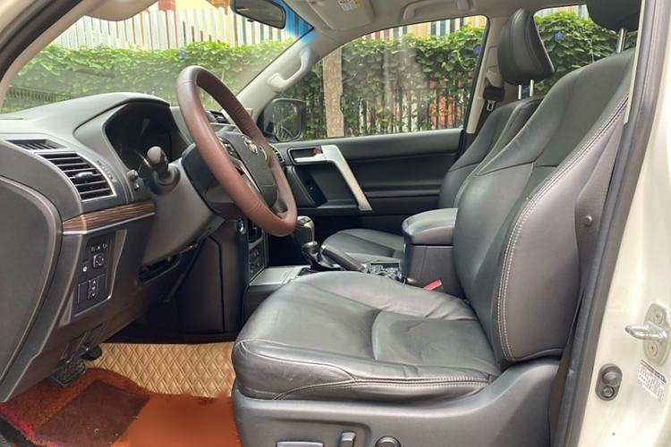 Used Toyota Prado 2019 3.5L Automatic TX-L Deluxe Edition Interior 2