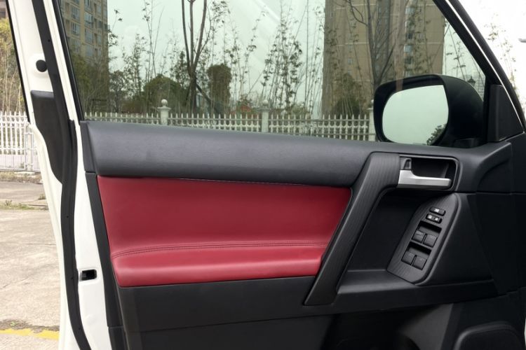 Used Toyota Prado 2019 3.5L Automatic TX-L Deluxe Edition with Rear-Mounted Spare Tire Interior 3