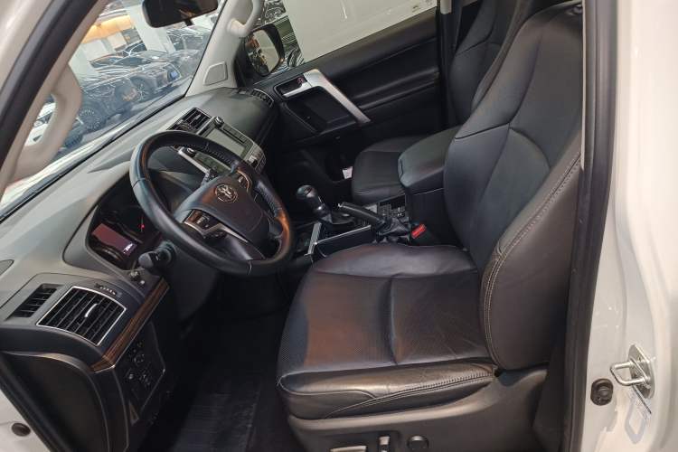 Used Toyota Prado 2019 3.5L Automatic TX-L Deluxe Edition with Rear-Mounted Spare Tire Left Front Seat