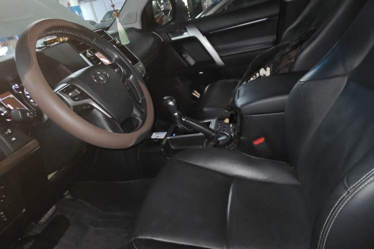 Used Toyota Prado 2019 3.5L Automatic TX-L Deluxe Edition with Rear-Mounted Spare Tire Left Front Seat