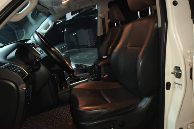 Used Toyota Prado 2019 3.5L Automatic TX-L Deluxe Edition with Rear-Mounted Spare Tire Left Front Seat