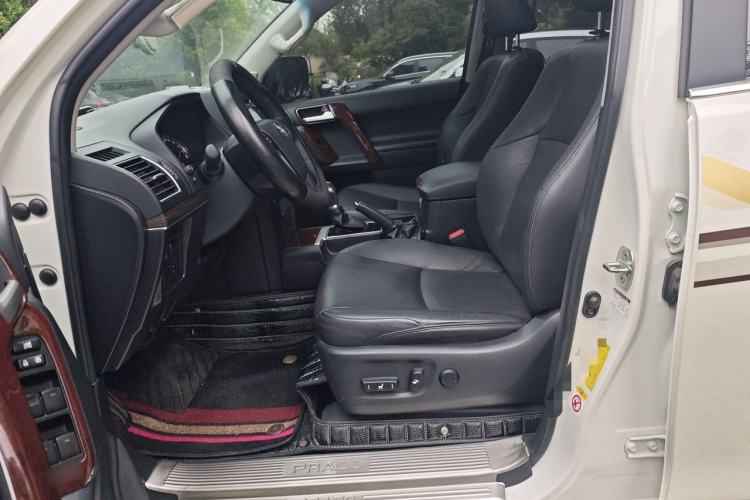 Used Toyota Prado 2019 3.5L Automatic TX-L Deluxe Edition with Rear-Mounted Spare Tire Left Front Seat