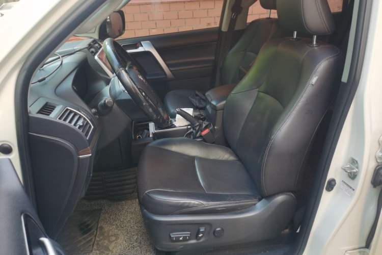 Used Toyota Prado 2019 3.5L Automatic TX-L Deluxe Edition with Rear-Mounted Spare Tire Left Front Seat
