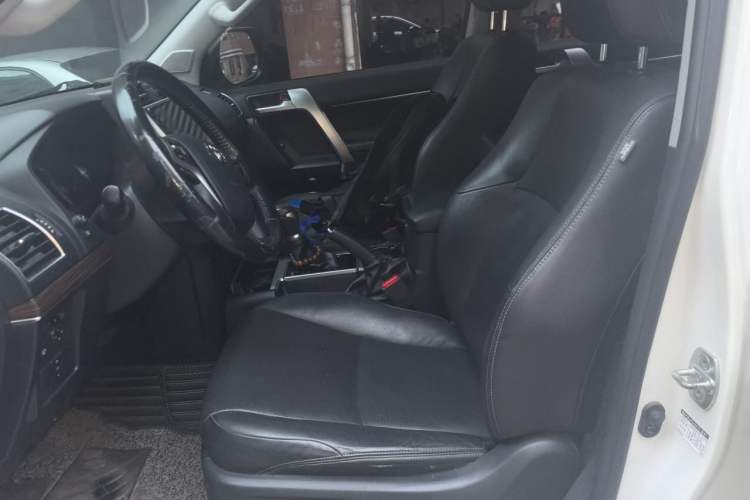 Used Toyota Prado 2019 3.5L Automatic TX-L Deluxe Edition with Rear-Mounted Spare Tire Left Front Seat