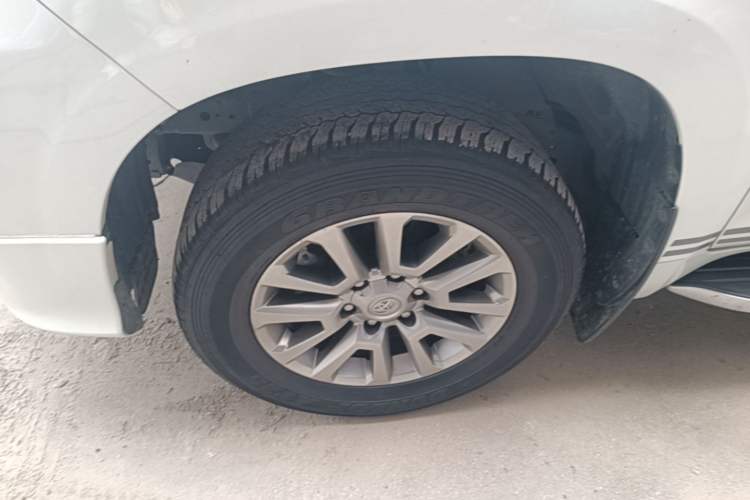 Used Toyota Prado 2019 3.5L Automatic TX-L Deluxe Edition with Rear-Mounted Spare Tire Left Front Wheel Hub