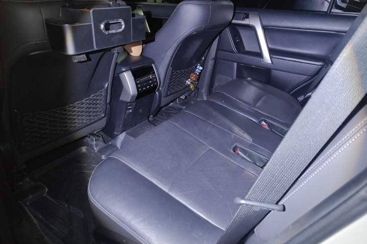 Used Toyota Prado 2019 3.5L Automatic TX-L Deluxe Edition with Rear-Mounted Spare Tire Left Rear Seat