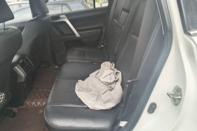Used Toyota Prado 2019 3.5L Automatic TX-L Deluxe Edition with Rear-Mounted Spare Tire Left Rear Seat