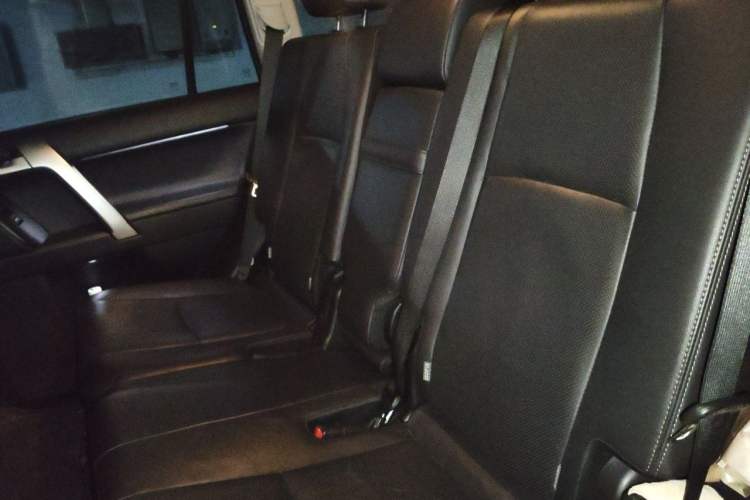 Used Toyota Prado 2019 3.5L Automatic TX-L Deluxe Edition with Rear-Mounted Spare Tire Left Rear Seat