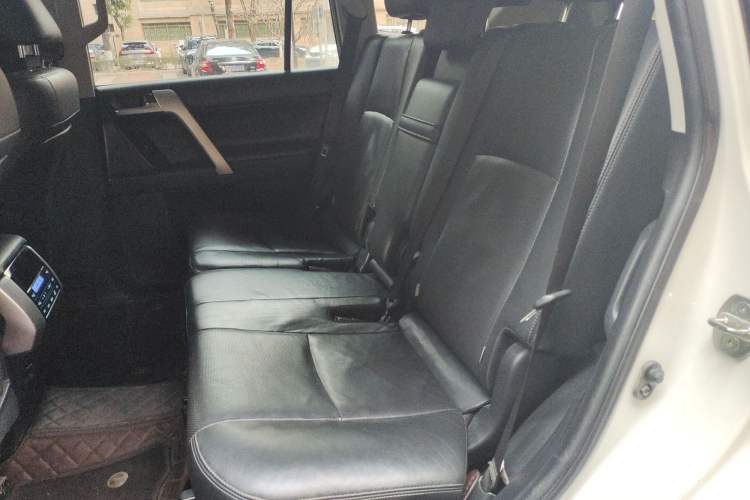 Used Toyota Prado 2019 3.5L Automatic TX-L Deluxe Edition with Rear-Mounted Spare Tire Left Rear Seat