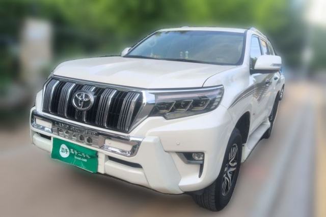Used Toyota Prado Imported Middle East-spec model, 2.7-liter engine, no sunroof.