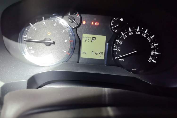 Used Toyota Prado 2019 4.0L TX-L Dual Fuel Sunroof 17-Inch Wheels Middle East Version Odometer Close Up