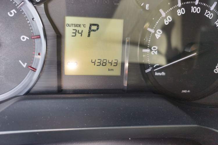 Used Toyota Prado 2019 4.0L TX-L Middle East Odometer Close Up