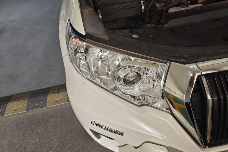 Used Toyota Prado  Right Front Headlight