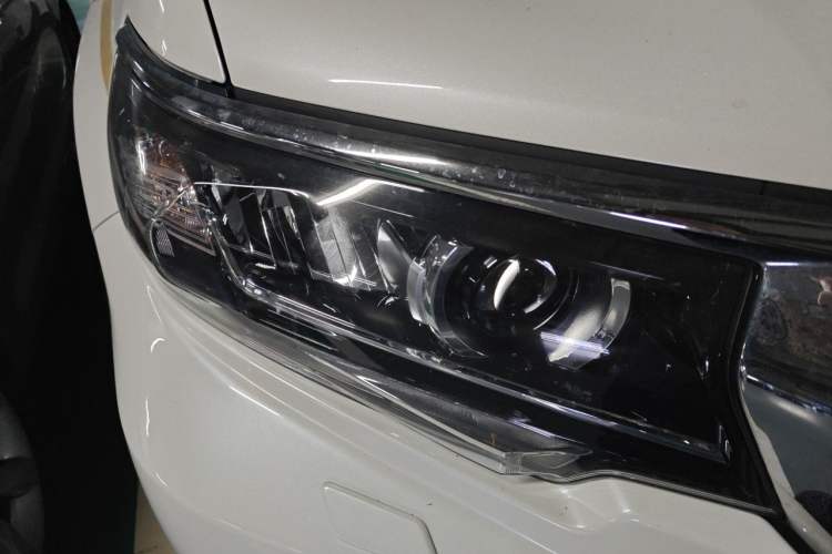 Used Toyota Prado 2019 3.5L Automatic TX-L Deluxe Edition with Rear-Mounted Spare Tire Right Front Headlight