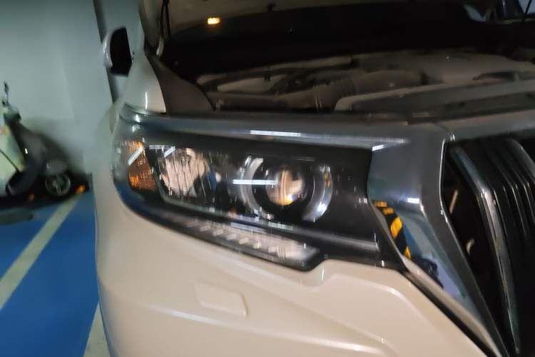 Used Toyota Prado 2019 3.5L Automatic TX-L Deluxe Edition with Rear-Mounted Spare Tire Right Front Headlight