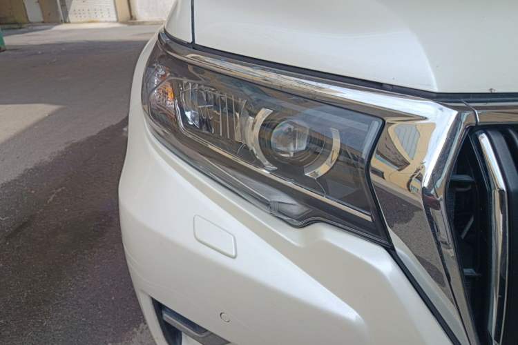 Used Toyota Prado  Right Front Headlight