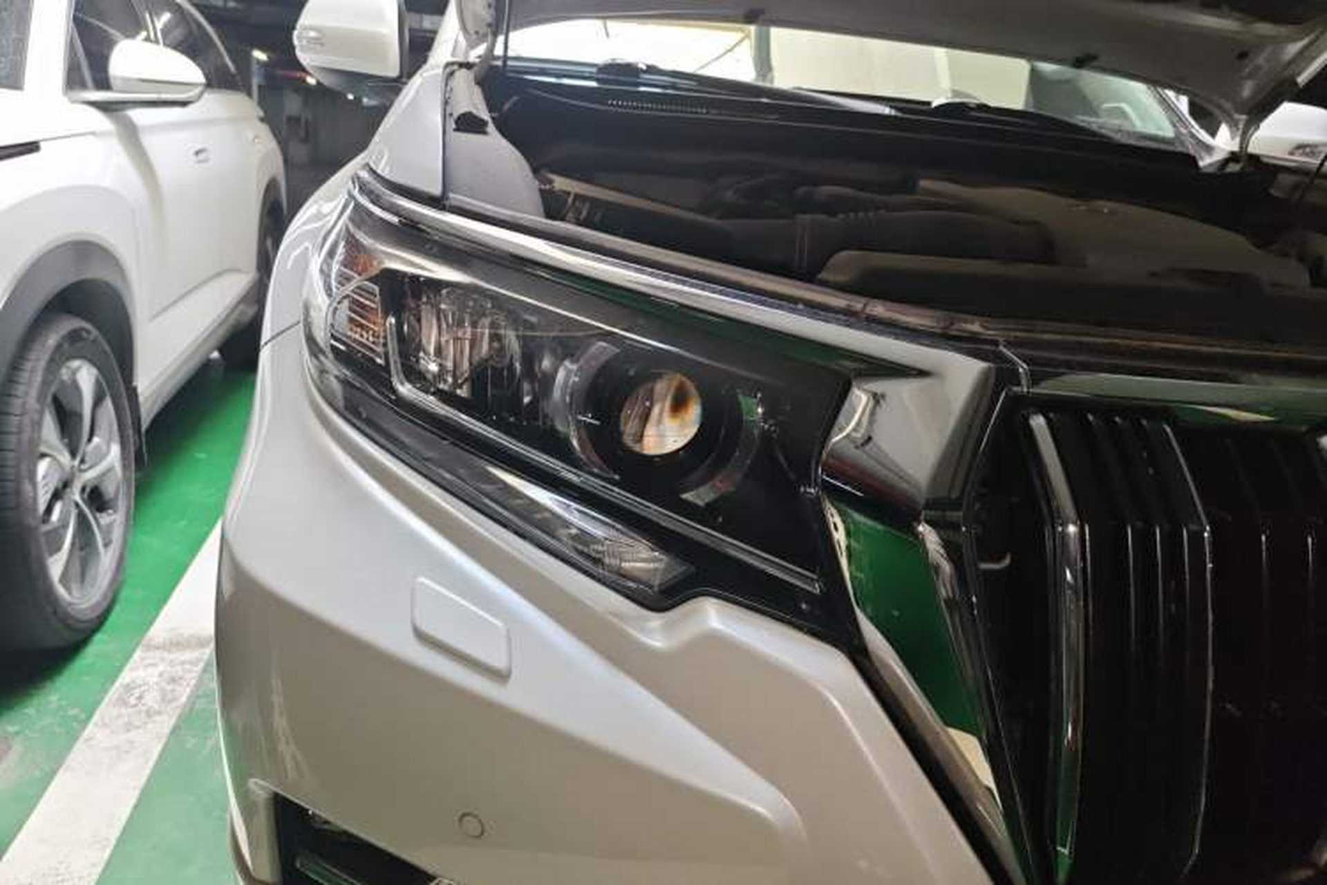 Used Toyota Prado 2019 3.5L Automatic TX-L Deluxe Edition with Rear-Mounted Spare Tire Right Front Headlight