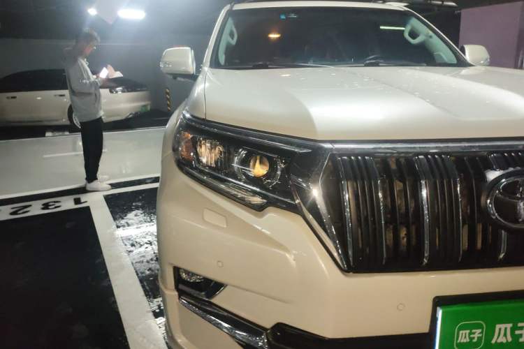 Used Toyota Prado 2019 3.5L Automatic TX-L Deluxe Edition with Rear-Mounted Spare Tire Right Front Headlight