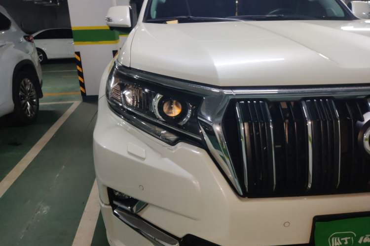 Used Toyota Prado 2019 3.5L Automatic TX-L Deluxe Edition with Rear-Mounted Spare Tire Right Front Headlight