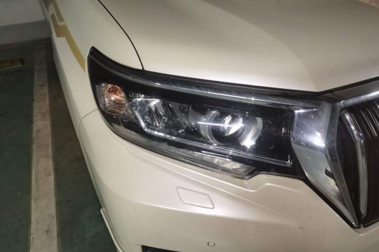 Used Toyota Prado 2019 3.5L Automatic TX-L Deluxe Edition with Rear-Mounted Spare Tire Right Front Headlight