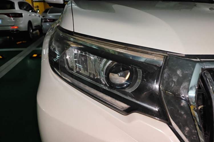 Used Toyota Prado  Right Front Headlight