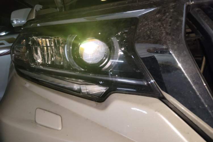 Used Toyota Prado 2019 3.5L Automatic TX-L Deluxe Edition with Rear-Mounted Spare Tire Right Front Headlight