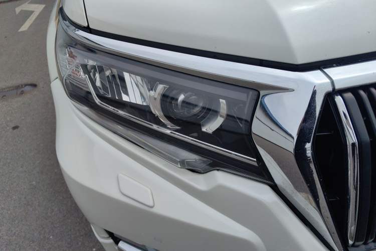 Used Toyota Prado 2019 3.5L Automatic TX-L Deluxe Edition with Rear-Mounted Spare Tire Right Front Headlight