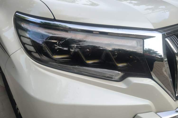 Used Toyota Prado  Right Front Headlight
