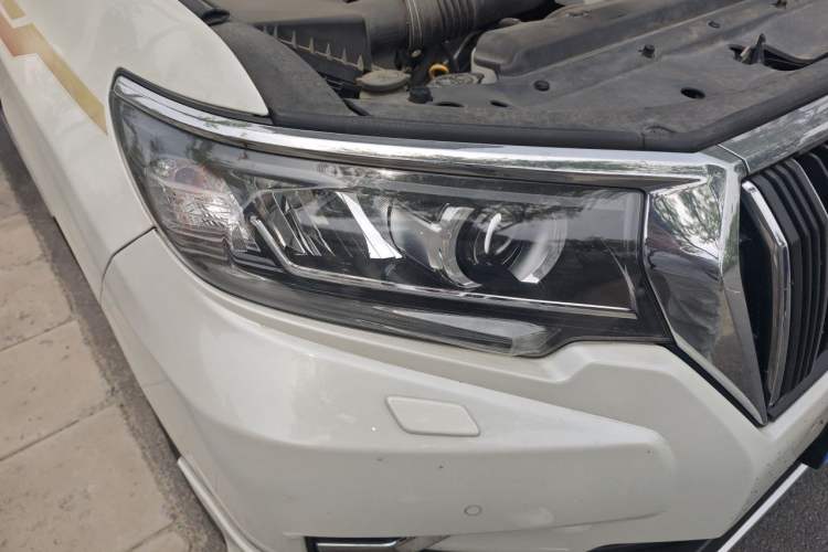 Used Toyota Prado 2019 3.5L Automatic TX-L Deluxe Edition with Rear-Mounted Spare Tire Right Front Headlight