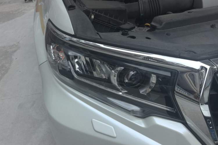 Used Toyota Prado 2019 3.5L Automatic TX-L Deluxe Edition with Rear-Mounted Spare Tire Right Front Headlight