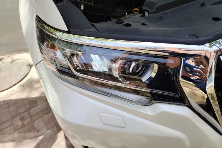 Used Toyota Prado 2019 3.5L Automatic TX-L Deluxe Edition with Rear-Mounted Spare Tire Right Front Headlight