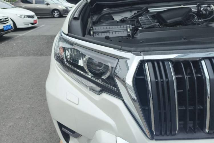 Used Toyota Prado  Right Front Headlight
