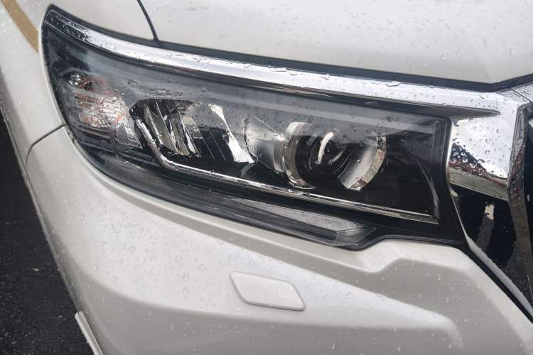 Used Toyota Prado 2019 3.5L Automatic TX-L Deluxe Edition with Rear-Mounted Spare Tire Right Front Headlight