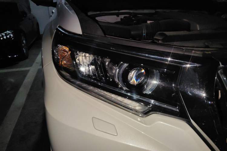 Used Toyota Prado 2019 3.5L Automatic TX-L Deluxe Edition with Rear-Mounted Spare Tire Right Front Headlight