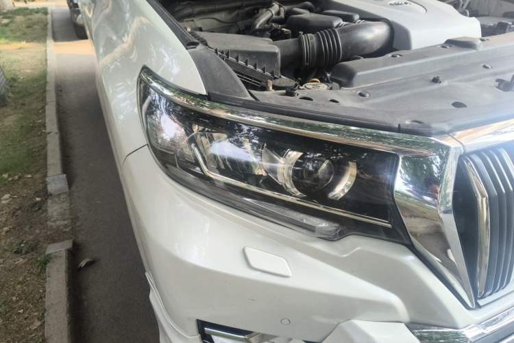 Used Toyota Prado 2019 3.5L Automatic TX-L Deluxe Edition with Rear-Mounted Spare Tire Right Front Headlight