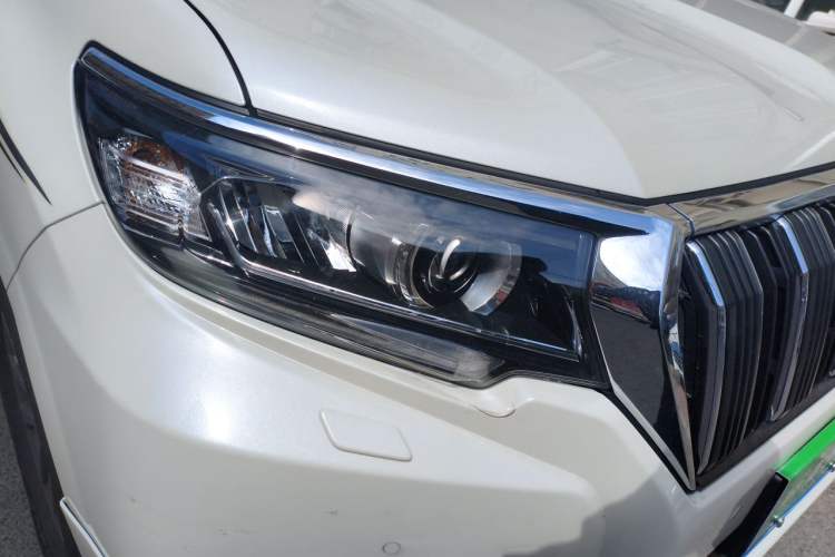 Used Toyota Prado 2019 3.5L Automatic TX-L Deluxe Edition with Rear-Mounted Spare Tire Right Front Headlight