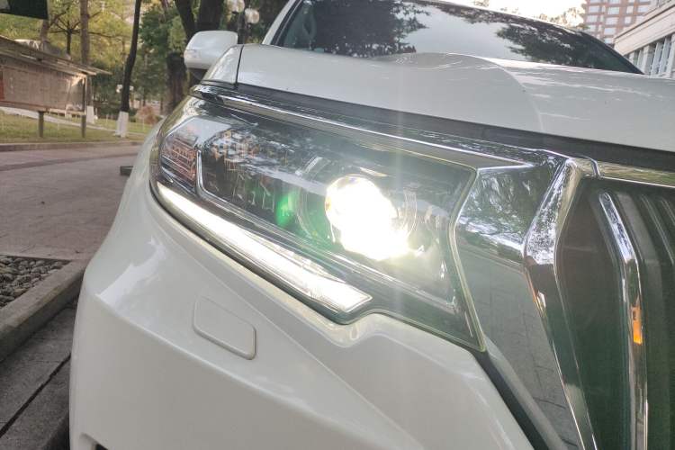 Used Toyota Prado 2019 3.5L Automatic TX-L Deluxe Edition with Rear-Mounted Spare Tire Right Front Headlight