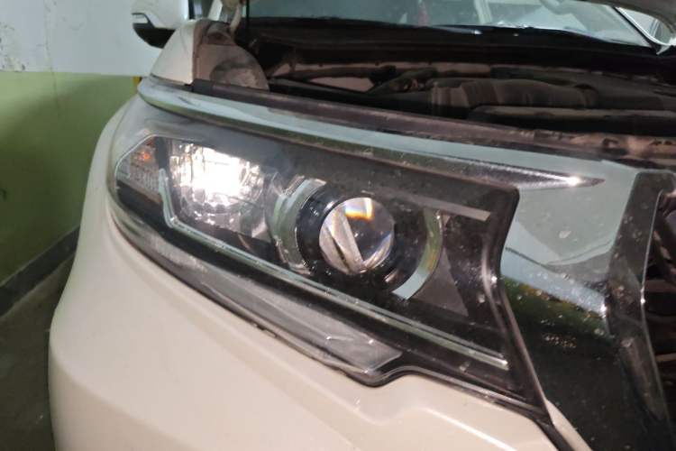 Used Toyota Prado 2019 4.0L GX-R Dubai Edition – Middle East Right Front Headlight