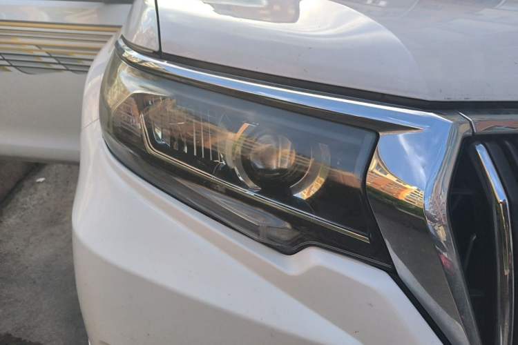 Used Toyota Prado  Right Front Headlight