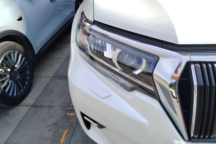 Used Toyota Prado 2019 3.5L Automatic TX-L Deluxe Edition with Rear-Mounted Spare Tire Right Front Headlight