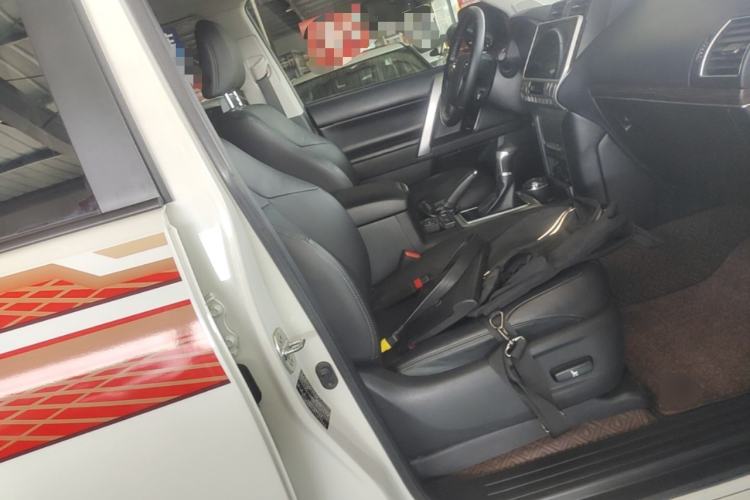 Used Toyota Prado 2019 3.5L Automatic TX-L Deluxe Edition with Rear-Mounted Spare Tire Right Front Seat