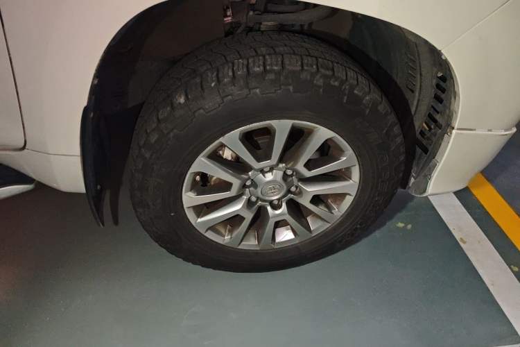 Used Toyota Prado 2019 3.5L Automatic TX-L Deluxe Edition with Rear-Mounted Spare Tire Right Front Wheel Hub