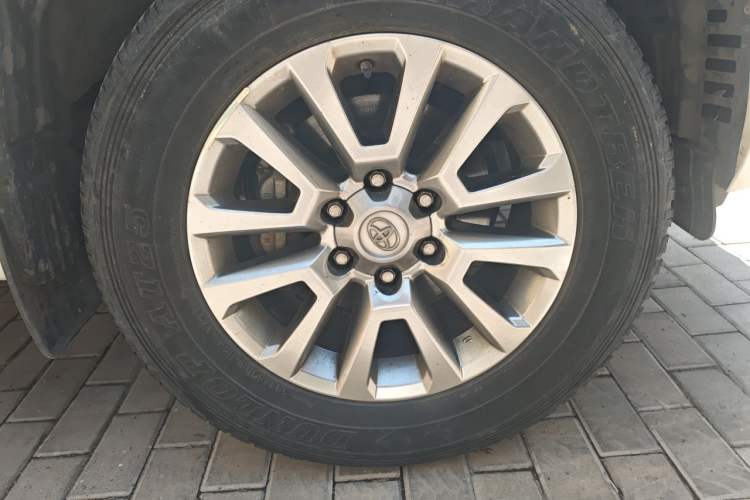 Used Toyota Prado  Right Front Wheel Hub
