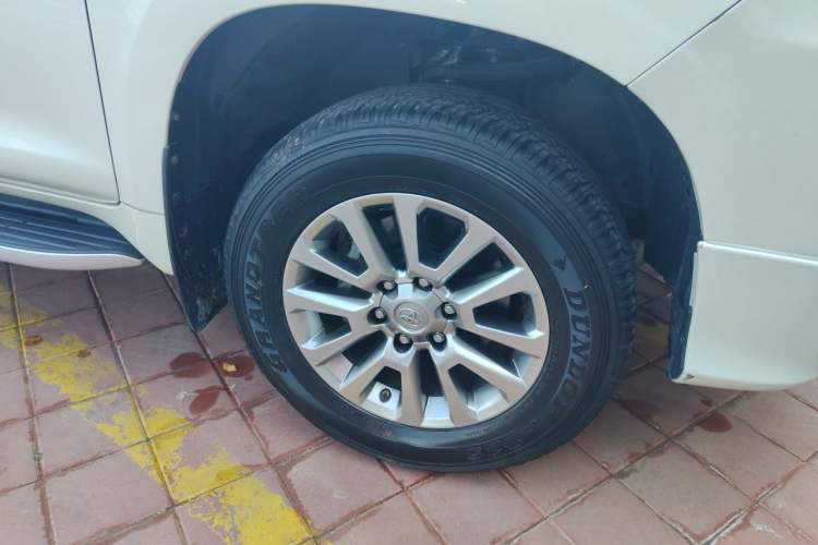 Used Toyota Prado 2019 3.5L Automatic TX-L Deluxe Edition Right Front Wheel Hub