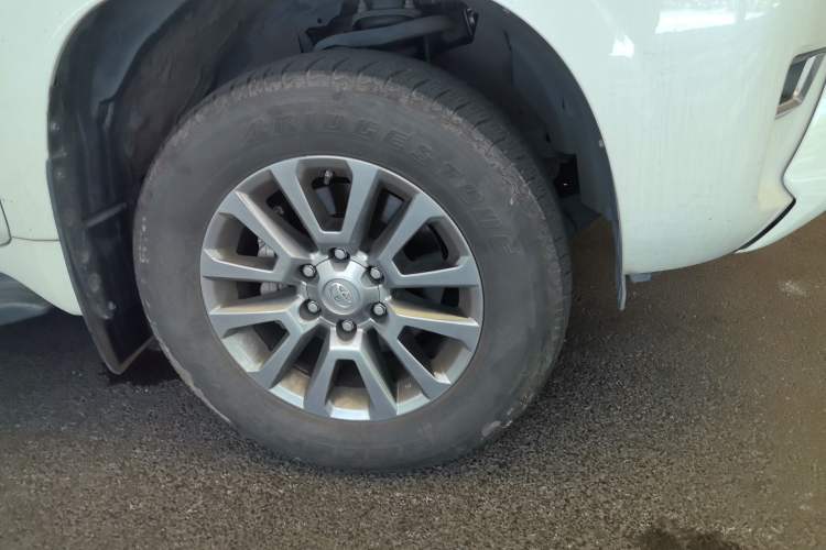 Used Toyota Prado 2019 4.0L TX-L Dual Fuel Sunroof 17-Inch Wheels Middle East Version Right Front Wheel Hub
