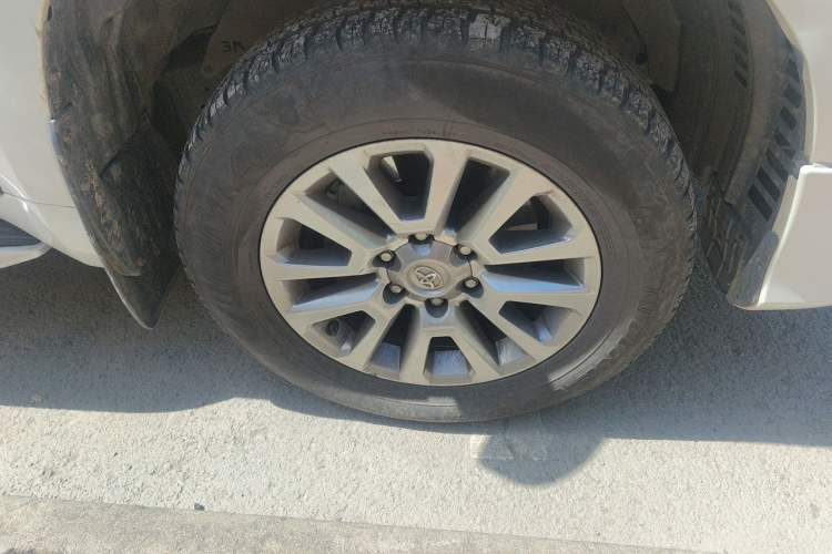Used Toyota Prado 2019 3.5L Automatic TX-L Deluxe Edition with Rear-Mounted Spare Tire Right Front Wheel Hub